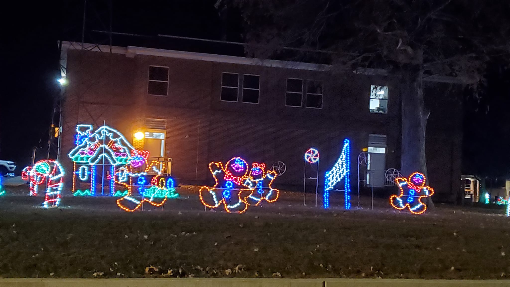 Albion Done Bright Christmas Light Display