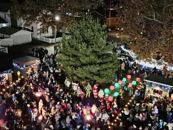 Red Bud Lighted Parade and Tree Lighting