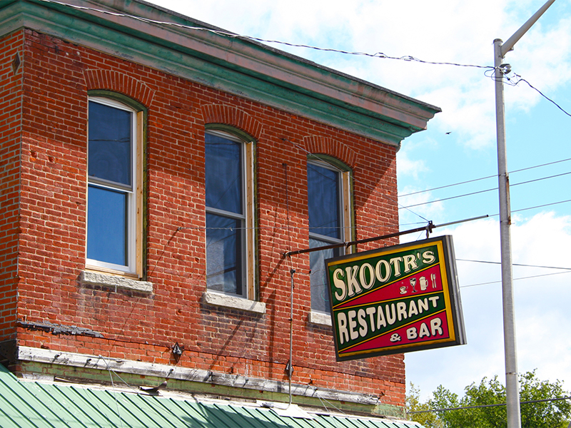 Skootr's Restaurant & Bar