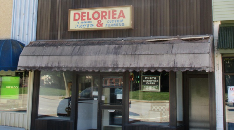 DeLorieas Photo, Prints, Framing & Confections