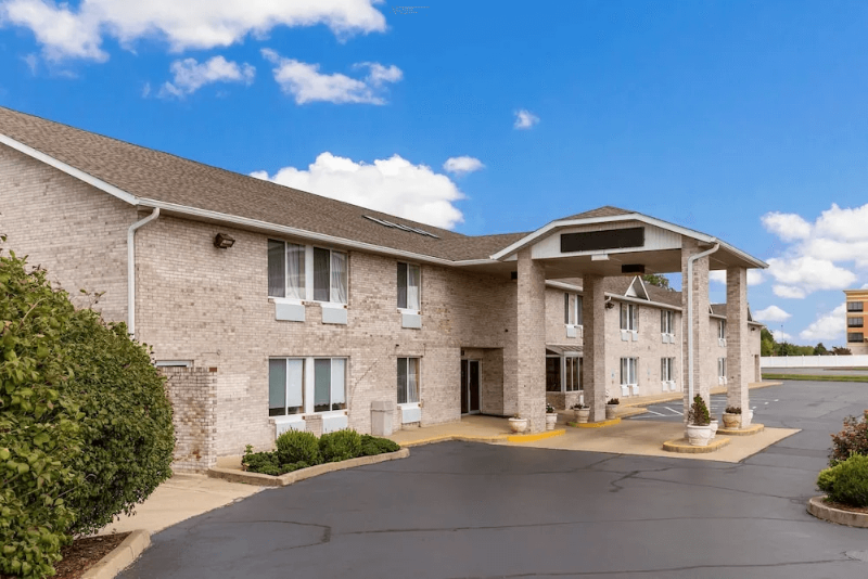 Econo Lodge Inn & Suites - Fairview Heights